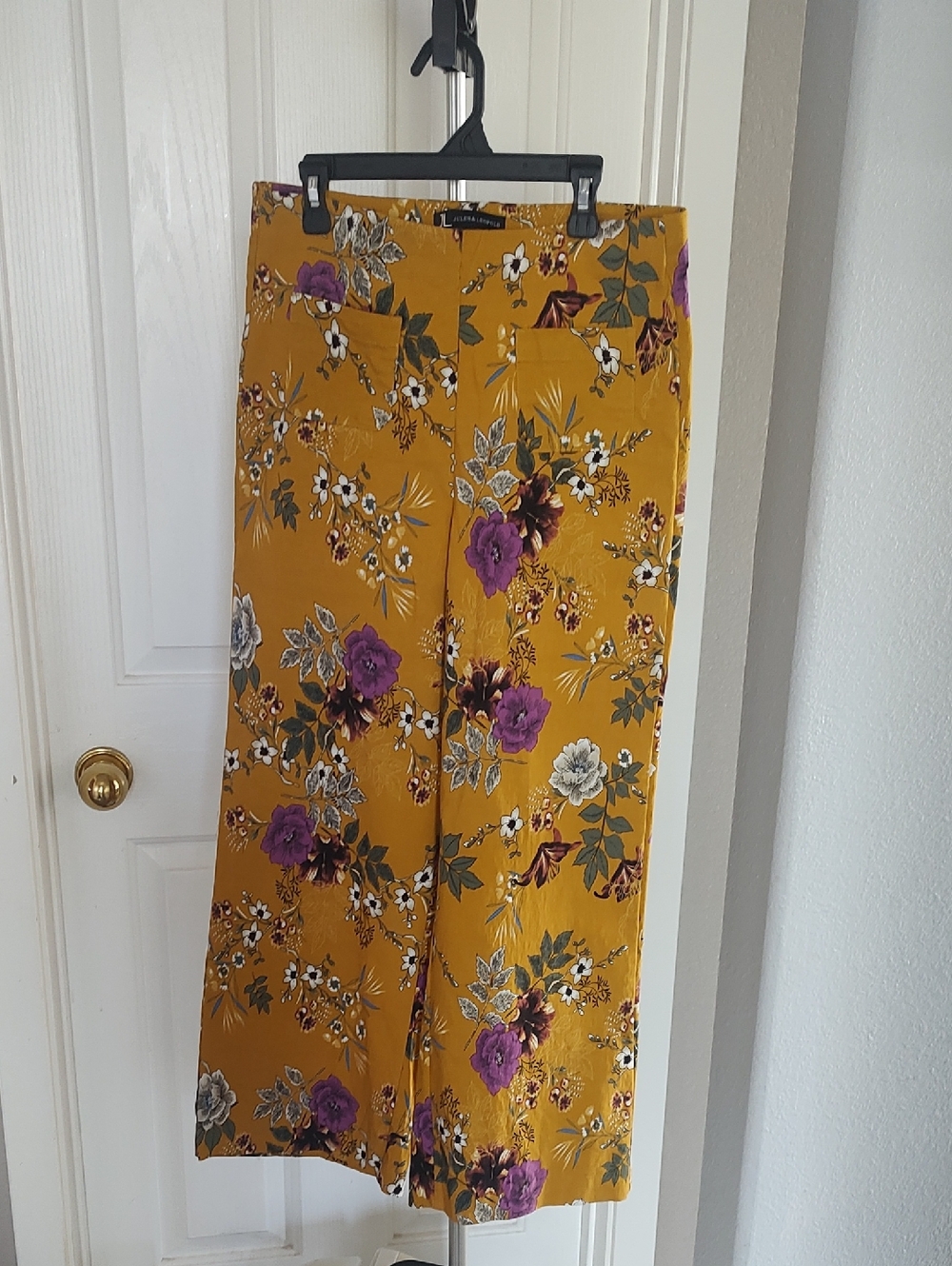 Size M Floral Pants